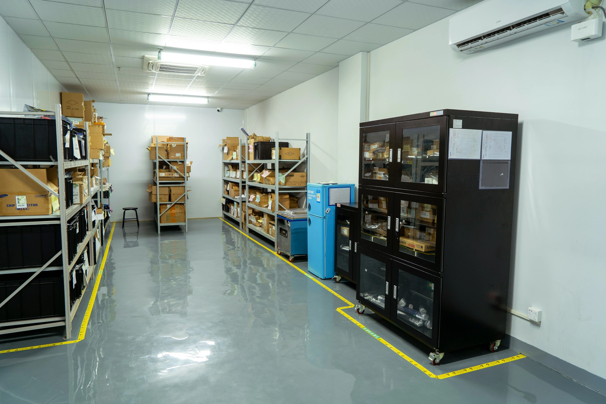 electronic moisture-proof cabinets ensure the safety of integrated circuit products