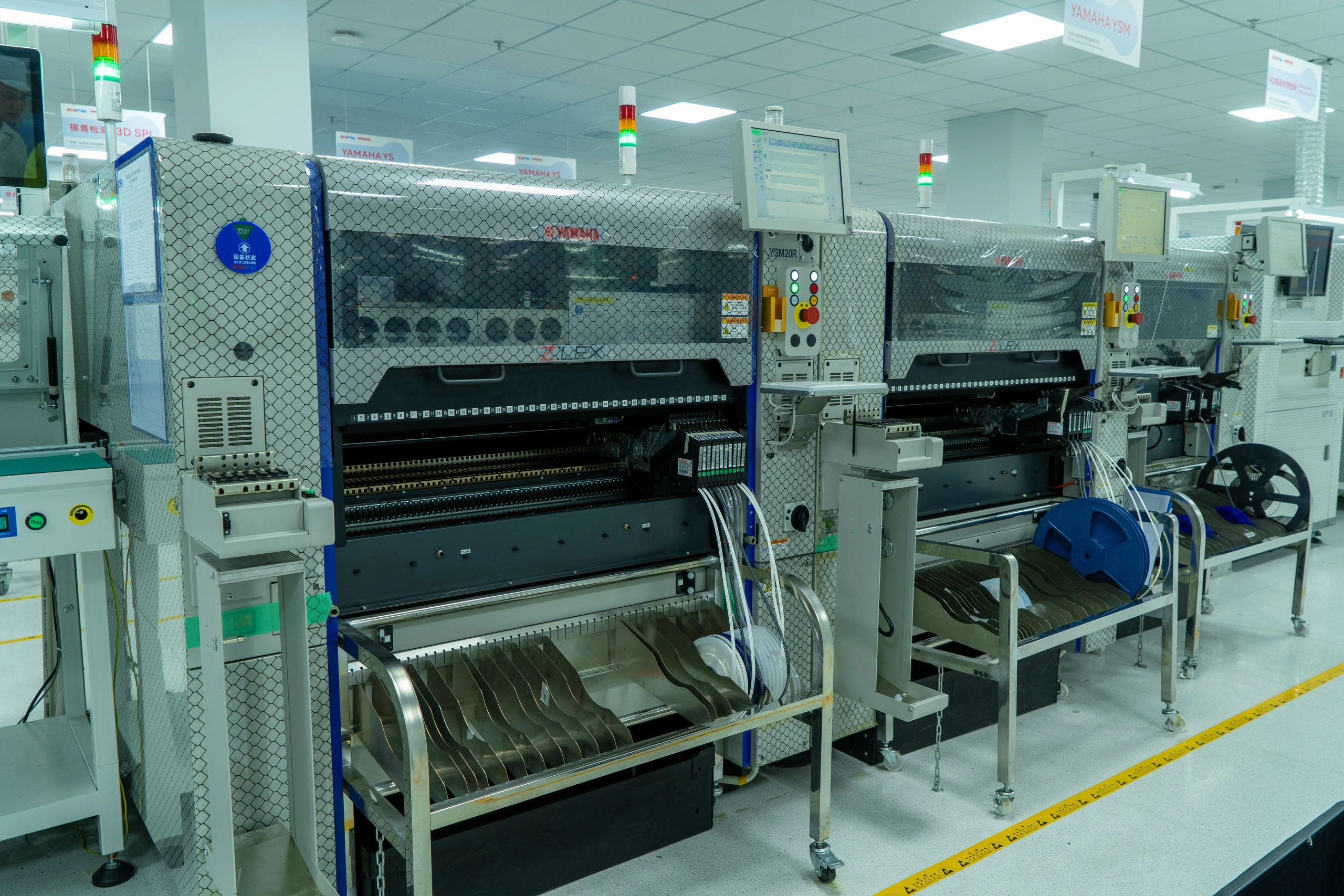 Using the most advanced SMT machines to ensure the quality of printed circuit board production