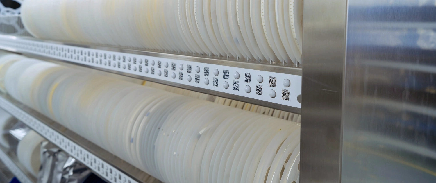 Smart electronic component storage system for efficient PCB assembly production