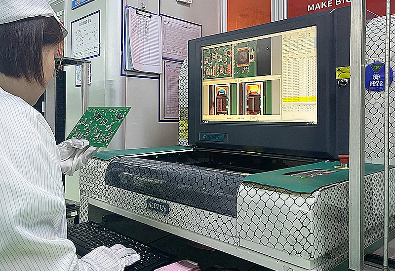 In the SMT workshop, the operator checks the circuit board through data feedback