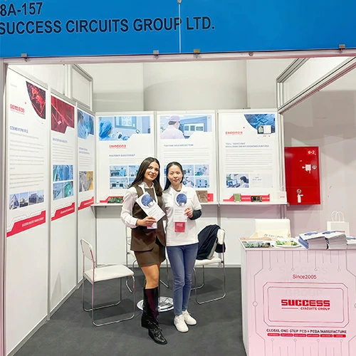 Customers from the Turkish exhibition took photos with us