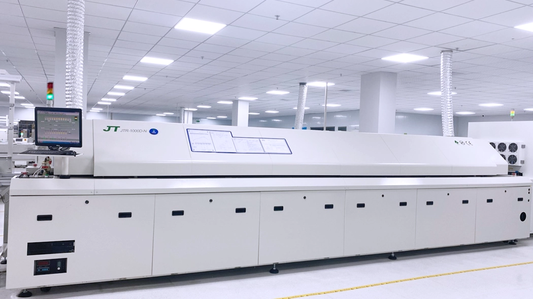 After surface mount technology (SMT) is completed, the PCB enters the reflow oven.